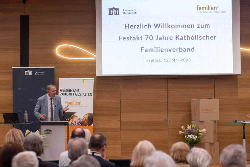 Am Rednerpult Präsident des Katholischen Familienverbandes Dr. Alfred Trendl