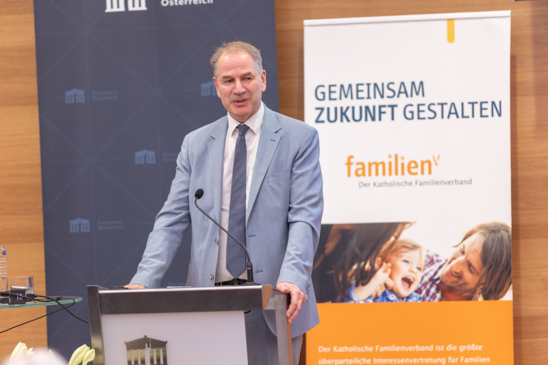Am Rednerpult Präsident des Katholischen Familienverbandes Dr. Alfred Trendl