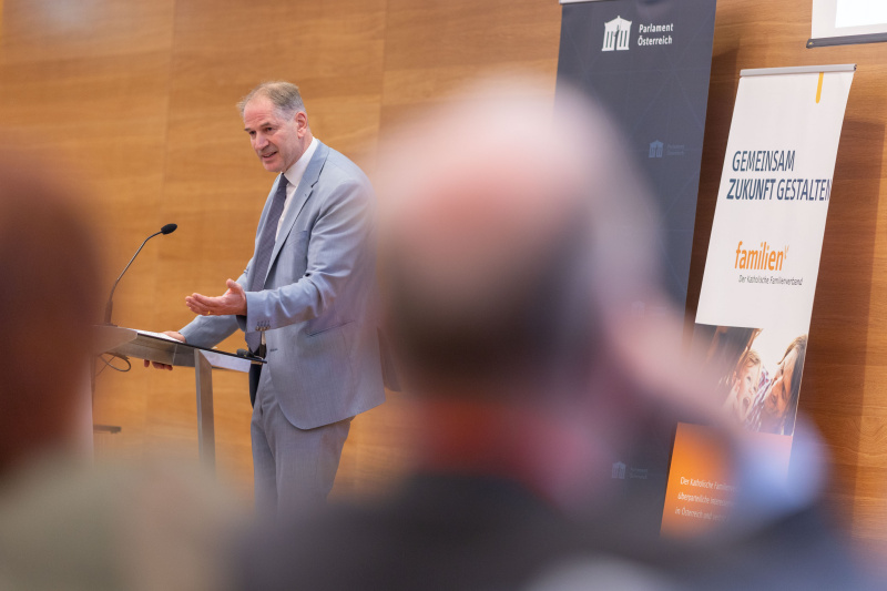 Am Rednerpult Präsident des Katholischen Familienverbandes Dr. Alfred Trendl