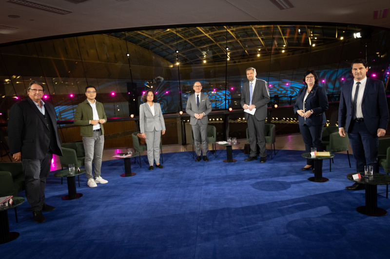 Von links: Nationalratsabgeordneter Josef Muchitsch (SPÖ), Nationalratsabgeordneter Yannik Shetty (NEOS), Dinah Djalinous-Glatz, Österreichischer Gewerkschaftsbund, Moderator Gerald Groß, Generaldirektor der Pensionsversicherungsanstalt Winfried Pinggera, Nationalratsabgeordnete Rosa Ecker (FPÖ), Nationalratsabgeordneter Christoph Zarits (ÖVP)