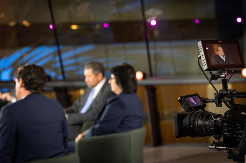 Kamerasicht, im Bildschirm Nationalratsabgeordneter Josef Muchitsch (SPÖ)