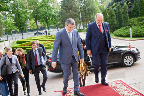 Von rechts: Nationalratspräsident Wolfgang Sobotka (ÖVP), Präsident des Parlaments der Republik Moldau Igor Grosu
