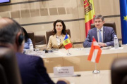 Präsident des Parlaments der Republik Moldau Igor Grosu (rechts) während der Aussprache