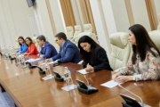 Aussprache. Delegation der Republik Moldau mit Premierminister der Republik Moldau Dorin Recean (4. von rechts)