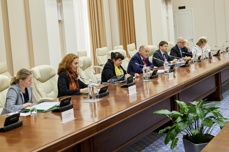 Arbeitsgespräch. Österreichische Delegation mit Nationalratspräsident Wolfgang Sobotka (ÖVP) (Mitte)
