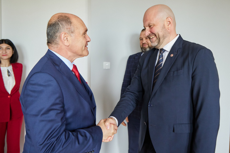 Von links: Nationalratspräsident Wolfgang Sobotka (ÖVP), Vizepremierminister, Minister für Landwirtschaft und Lebensmittelindustrie Vladimir Bolea