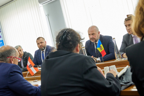 Aussrpache. Delegation der Republik Moldau mit Vizepremierminister, Minister für Landwirtschaft und Lebensmittelindustrie Vladimir Bolea (2. von rechts)