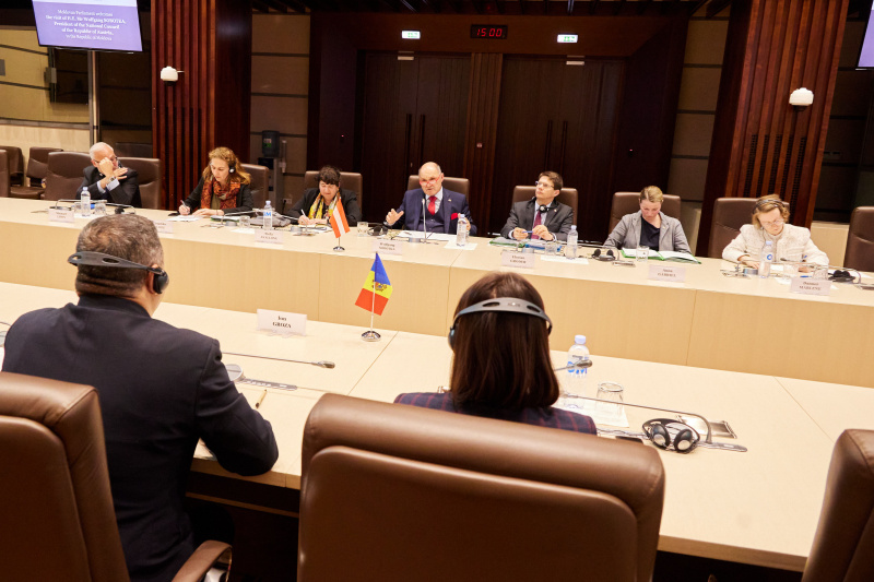Aussprache. Österreichische Delegation mit Nationalratspräsident Wolfgang Sobotka (ÖVP) (Mitte)