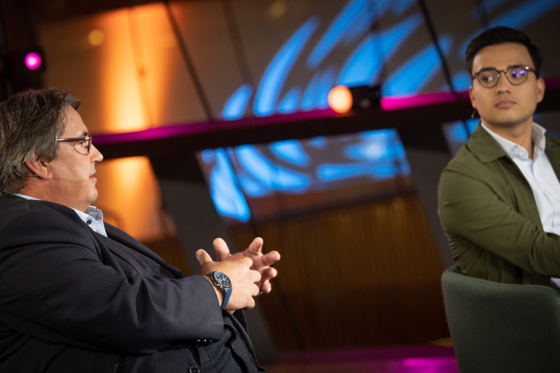 von links: Nationalratsabgeordneter Josef Muchitsch (SPÖ), Nationalratsabgeordneter Yannick Shetty (NEOS)