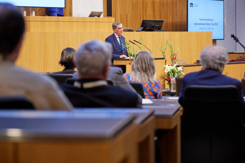 Keynote von Vorsitzender Zentralrat Deutscher Sinti und Roma Romani Rose