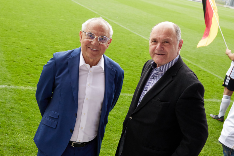 Von rechts: Nationalratspräsident Wolfgang Sobotka (ÖVP), Felix Magath Trainer der Deutschen Fussballmannschaft