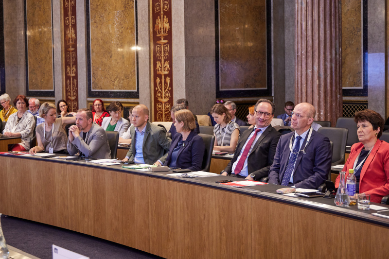 Blick auf die Veranstaltungsteilnehmer:innen.