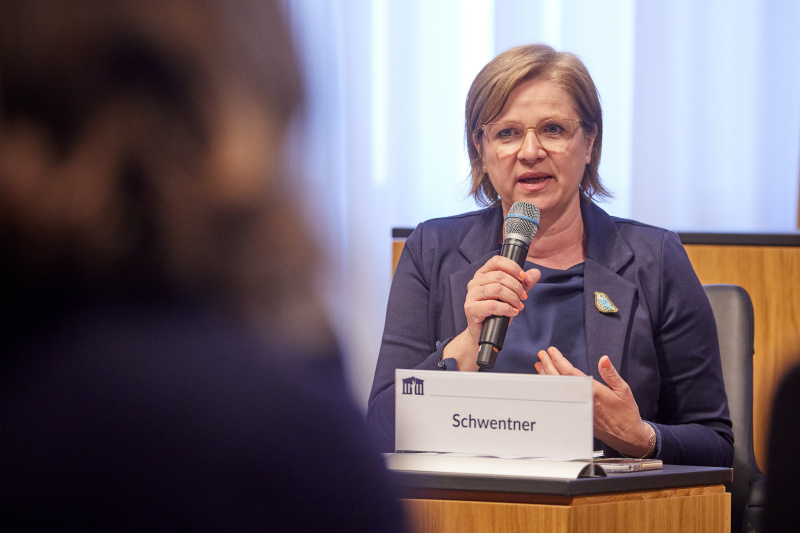 Podiumsdiskussion. Vizebürgermeisterin der Stadt Graz Judith Schwentner