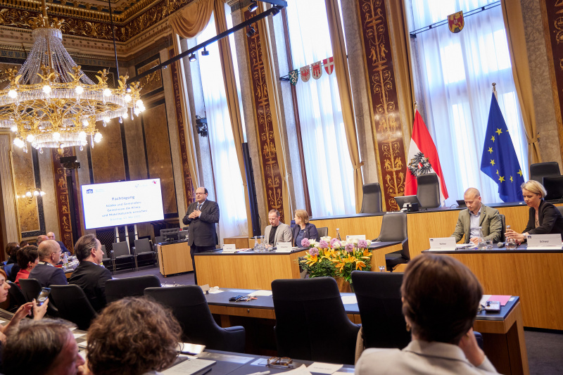 Moderation durch Generalsekretär der Arbeitsgemeinschaft für wissenschaftliche Wirtschaftspolitik Patrick Horvath