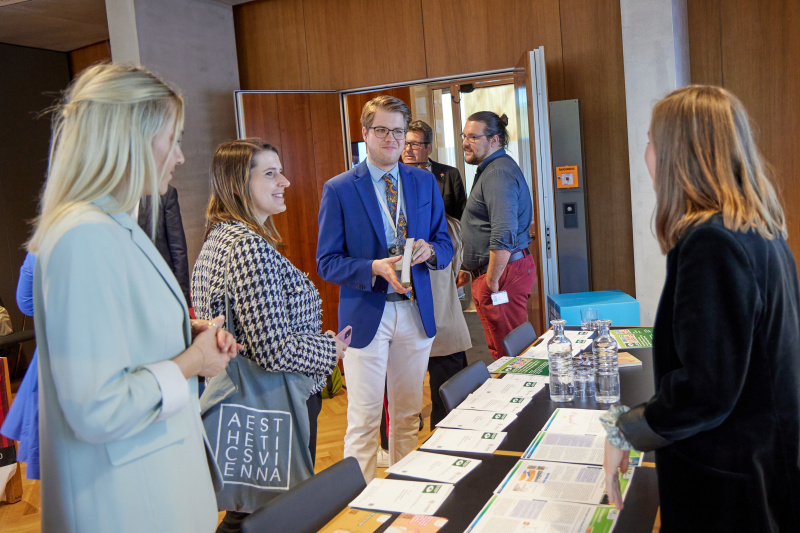 Blick auf die Veranstaltungsteilnehmer:innen