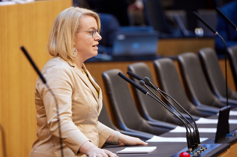 Am Rednerpult: Nationalratsabgeordnete Bettina Rausch (ÖVP)