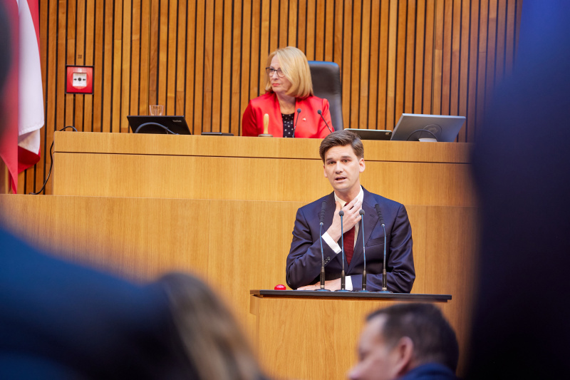 Am Rednerpult: Nationalratsabgeordneter Douglas Hoyos-Trautmansdorff (NEOS)