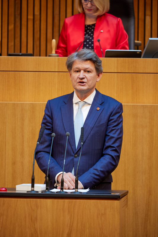 Am Rednerpult: Nationalratsabgeordneter Helmut Brandstätter (NEOS)