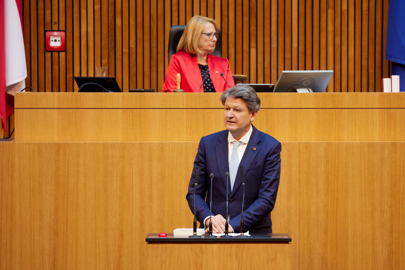 Am Rednerpult: Nationalratsabgeordneter Helmut Brandstätter (NEOS)