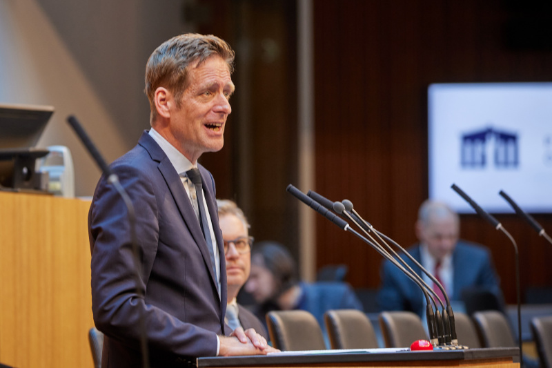 Am Rednerpult: Nationalratsabgeordneter Kai Jan Krainer (SPÖ)