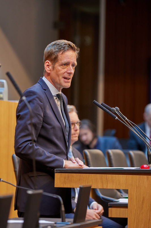 Am Rednerpult: Nationalratsabgeordneter Kai Jan Krainer (SPÖ)