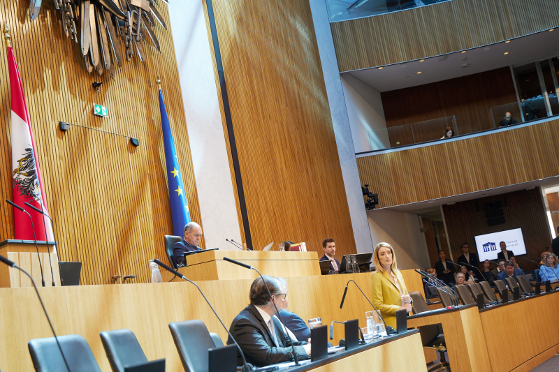Am Rednerpult: Präsidentin des Europäischen Parlaments Roberta Metsola
