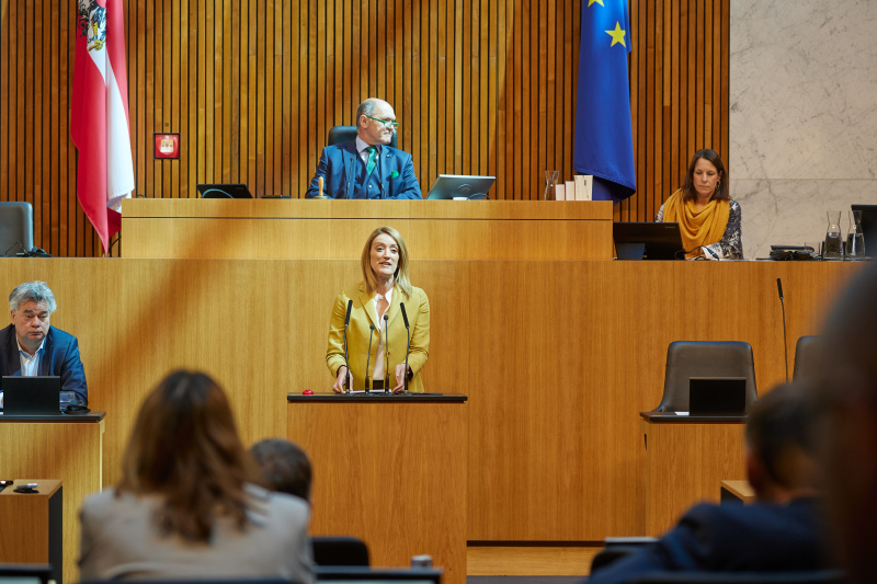 Am Rednerpult: Präsidentin des Europäischen Parlaments Roberta Metsola