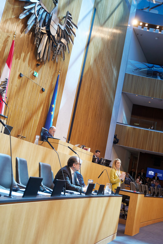 Am Rednerpult: Präsidentin des Europäischen Parlaments Roberta Metsola