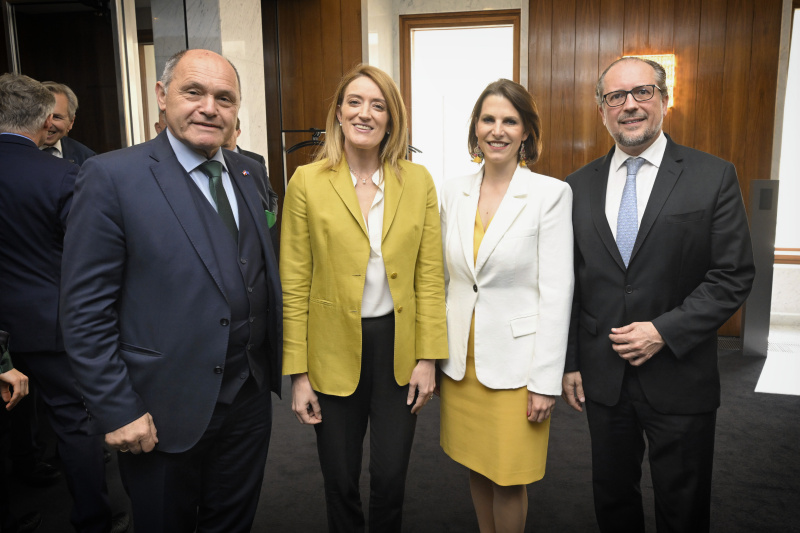 Von links: Nationalratspräsident Wolfgang Sobotka (ÖVP), Präsidentin des Europäischen Parlaments Roberta Metsola, Europaministerin Karoline Edtstadler (ÖVP), Außenminister Alexander Schallenberg (ÖVP)