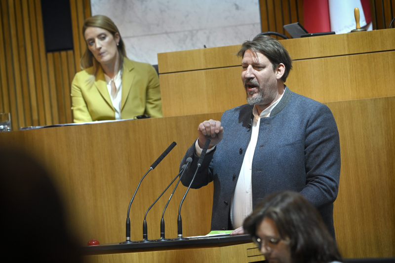 Am Rednerpult: Europaabgeordneter Thomas Waitz (GRÜNE)