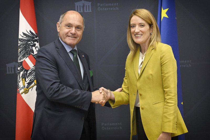 Von links: Nationalratspräsident Wolfgang Sobotka (ÖVP), Präsidentin des Europäischen Parlaments Roberta Metsola