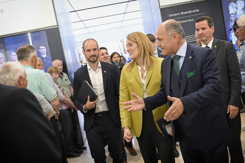 Von links: Staatssekretär Florian Tursky (ÖVP), Präsidentin des Europäischen Parlaments Roberta Metsola, Nationalratspräsident Wolfgang Sobotka (ÖVP)