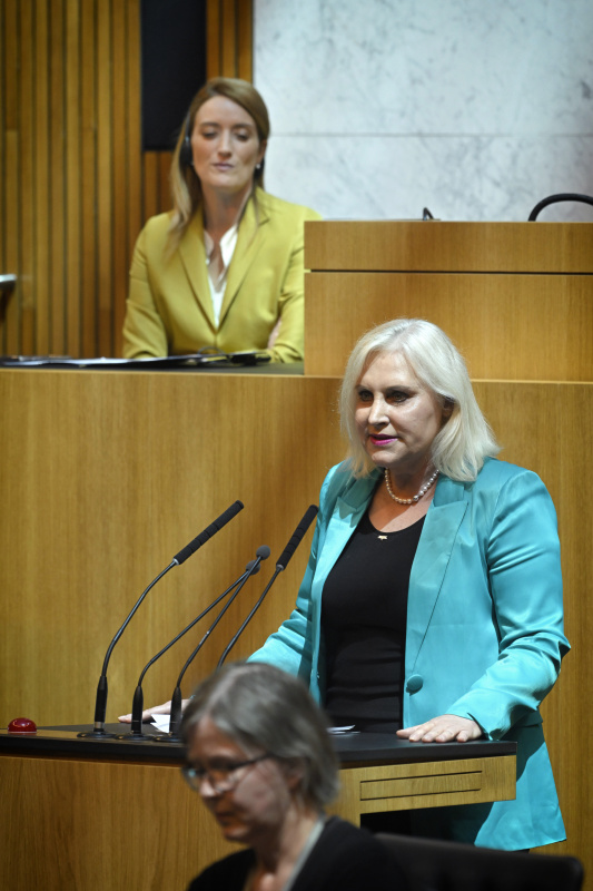 Am Rednerpult: Europaabgeordnete Angelika Winzig (ÖVP)