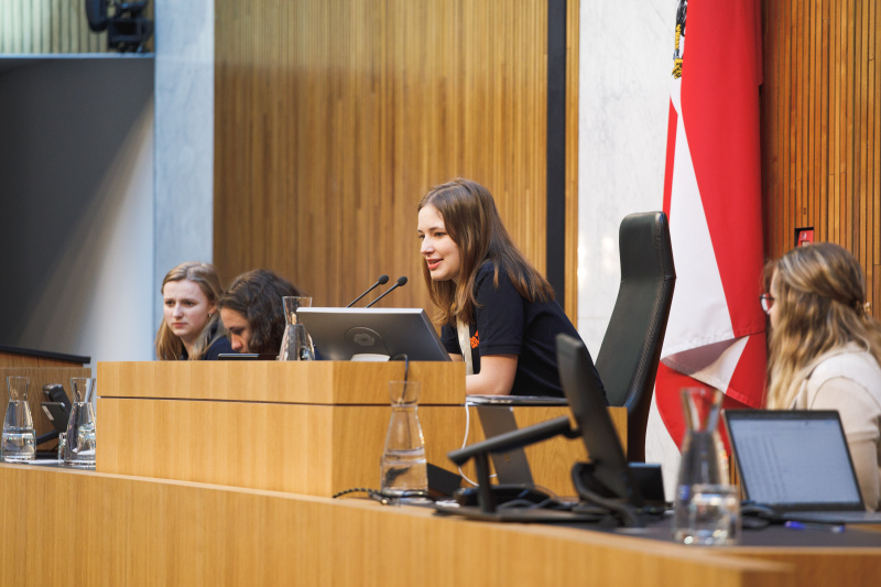 Veranstaltungsteilnehmer:innen..