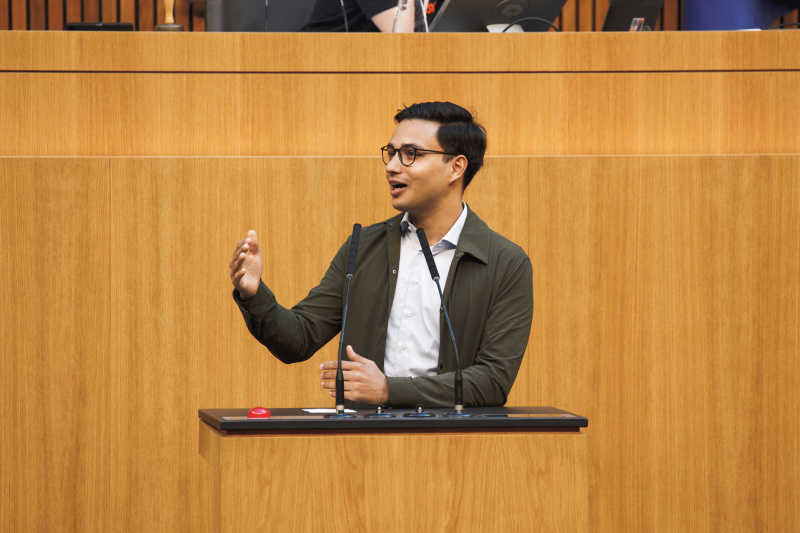 Am Rednerpult Nationalratsabgeordneter Yannick Shetty (NEOS)