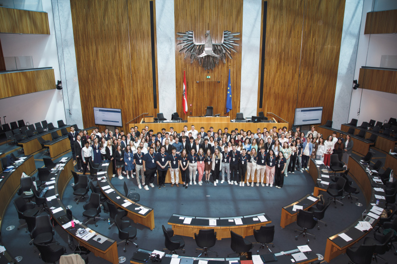 Gruppenfoto mit allen Veranstaltungsteilnehmer:innen