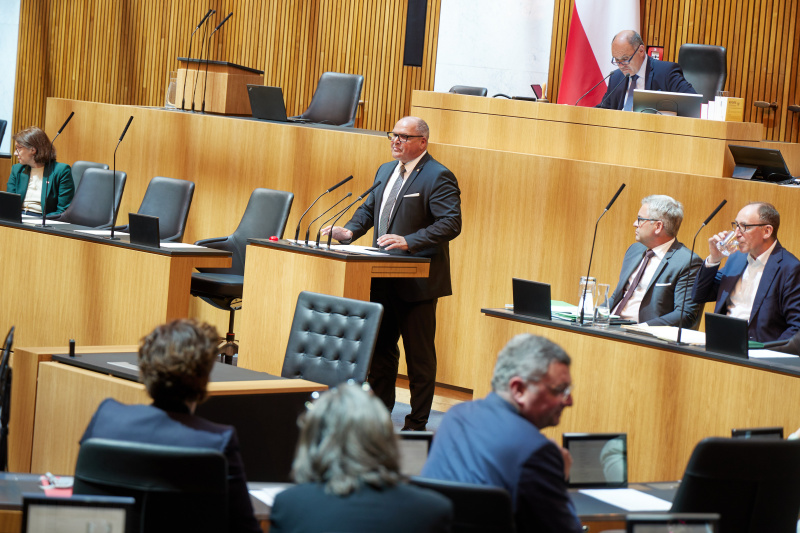 Am Rednerpult Nationalratsabgeordneter Alois Schroll (SPÖ)