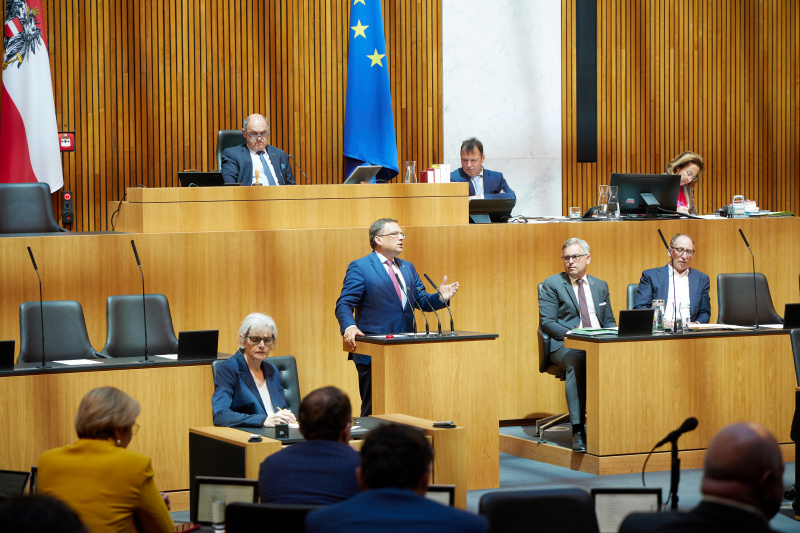 Am Rednerpult Klubobmann August Wöginger (ÖVP)