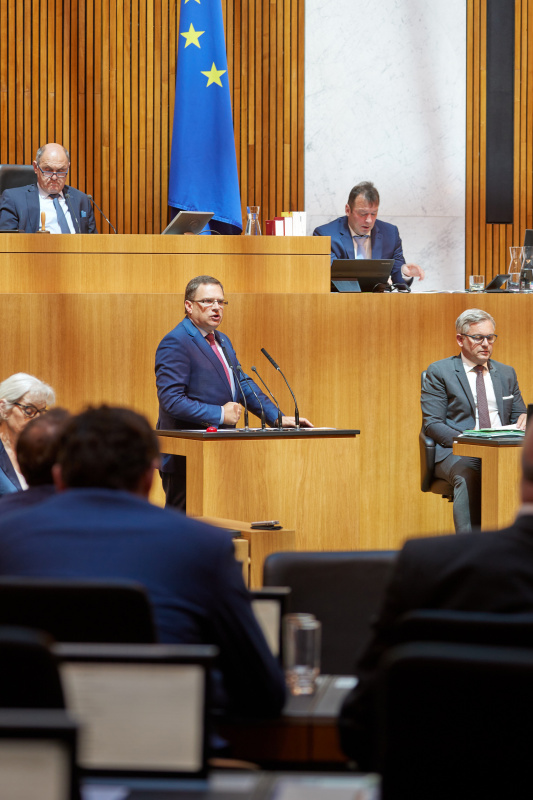 Am Rednerpult Klubobmann August Wöginger (ÖVP)