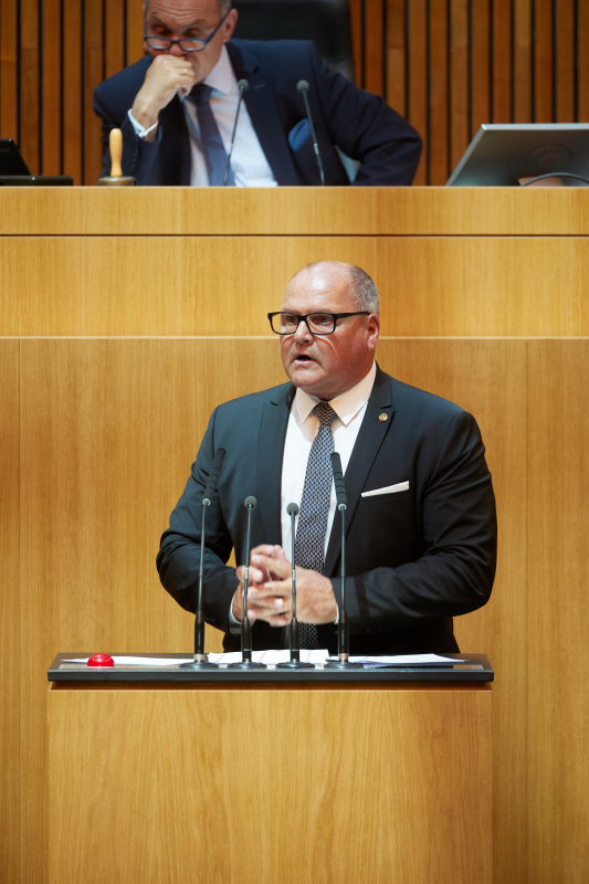 Am Rednerpult Nationalratsabgeordneter Alois Schroll (SPÖ)