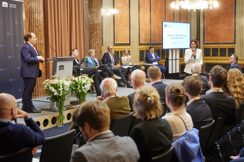 Generaldiskussion unter Beteiligung der Podiumsdiskutanten und Vortragenden. Europaministerin Karoline Edtstadler (ÖVP)