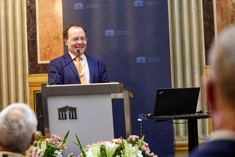 Danksagung durch Professor für Strafrecht Universität Wien Peter Lewisch