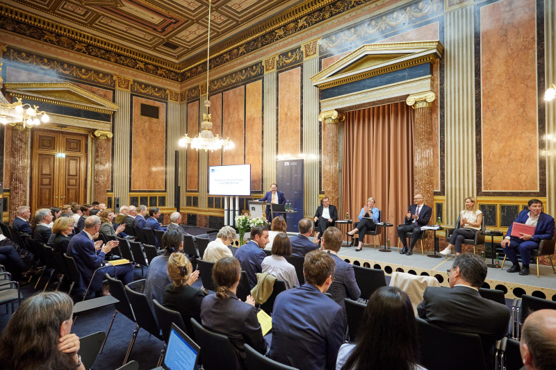 Danksagung durch Professor für Strafrecht Universität Wien Peter Lewisch
