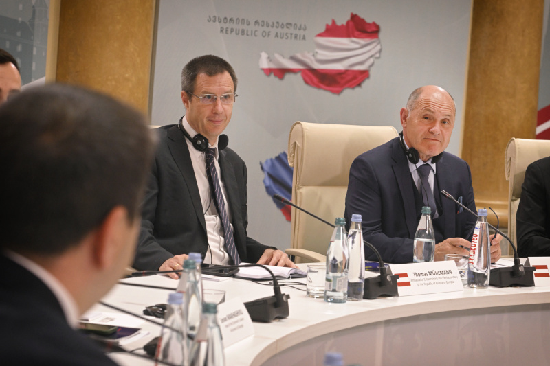 Treffen mit dem georgischen Parlamentspräsidenten Shalva Papuashvili.Von links: Botschafter Thomas Mühlmann, Nationalratspräsident Wolfgang Sobotka (ÖVP)