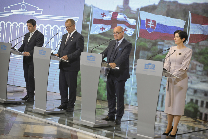 Treffen mit dem georgischen Parlamentspräsidenten Shalva Papuashvili..Pressestatements. Von links: georgischer Parlamentspräsident Shalva Papuashvili, Präsident des slowakischen Nationalrates Boris Kollár, Nationalratspräsident Wolfgang Sobotka (ÖVP), Präsidentin der Abgeordnetenkammer Tschechiens Markéta Pekarová Adamová