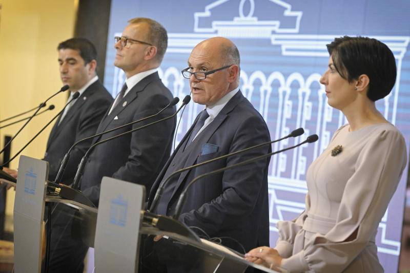 Treffen mit dem georgischen Parlamentspräsidenten Shalva Papuashvili..Pressestatements. Von links: georgischer Parlamentspräsident Shalva Papuashvili, Präsident des slowakischen Nationalrates Boris Kollár, Nationalratspräsident Wolfgang Sobotka (ÖVP), Präsidentin der Abgeordnetenkammer Tschechiens Markéta Pekarová Adamová