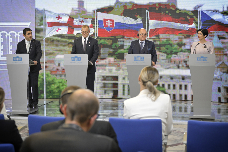Treffen mit dem georgischen Parlamentspräsidenten Shalva Papuashvili..Pressestatements. Von links: georgischer Parlamentspräsident Shalva Papuashvili, Präsident des slowakischen Nationalrates Boris Kollár, Nationalratspräsident Wolfgang Sobotka (ÖVP), Präsidentin der Abgeordnetenkammer Tschechiens Markéta Pekarová Adamová