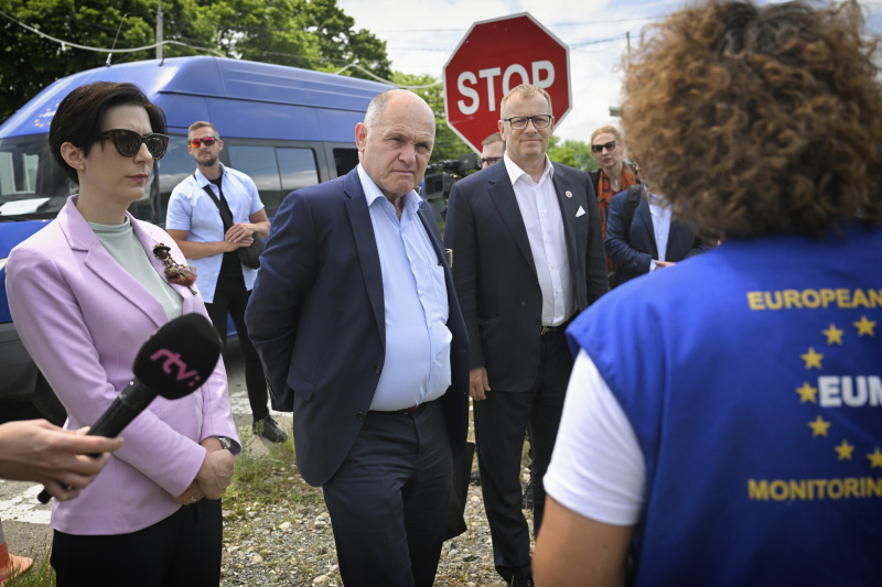 Besichtigung der administrativen Grenze zu Süd-Ossetien im Dorf Odzisi. Von links: Präsidentin der Abgeordnetenkammer Tschechiens Markéta Pekarová Adamová, Nationalratspräsident Wolfgang Sobotka (ÖVP), Präsident des slowakischen Nationalrates Boris Kollár