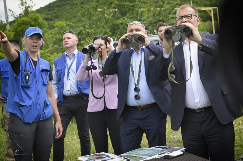 Besichtigung der administrativen Grenze zu Süd-Ossetien im Dorf Odzisi. Von links: Präsidentin der Abgeordnetenkammer Tschechiens Markéta Pekarová Adamová, Nationalratspräsident Wolfgang Sobotka (ÖVP), Präsident des slowakischen Nationalrates Boris Kollár