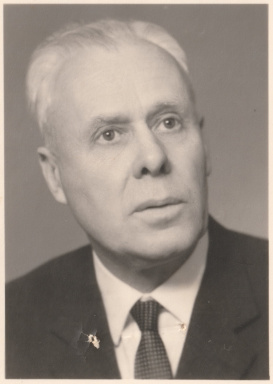 Portraitfoto von Dr. Alfred Neumann